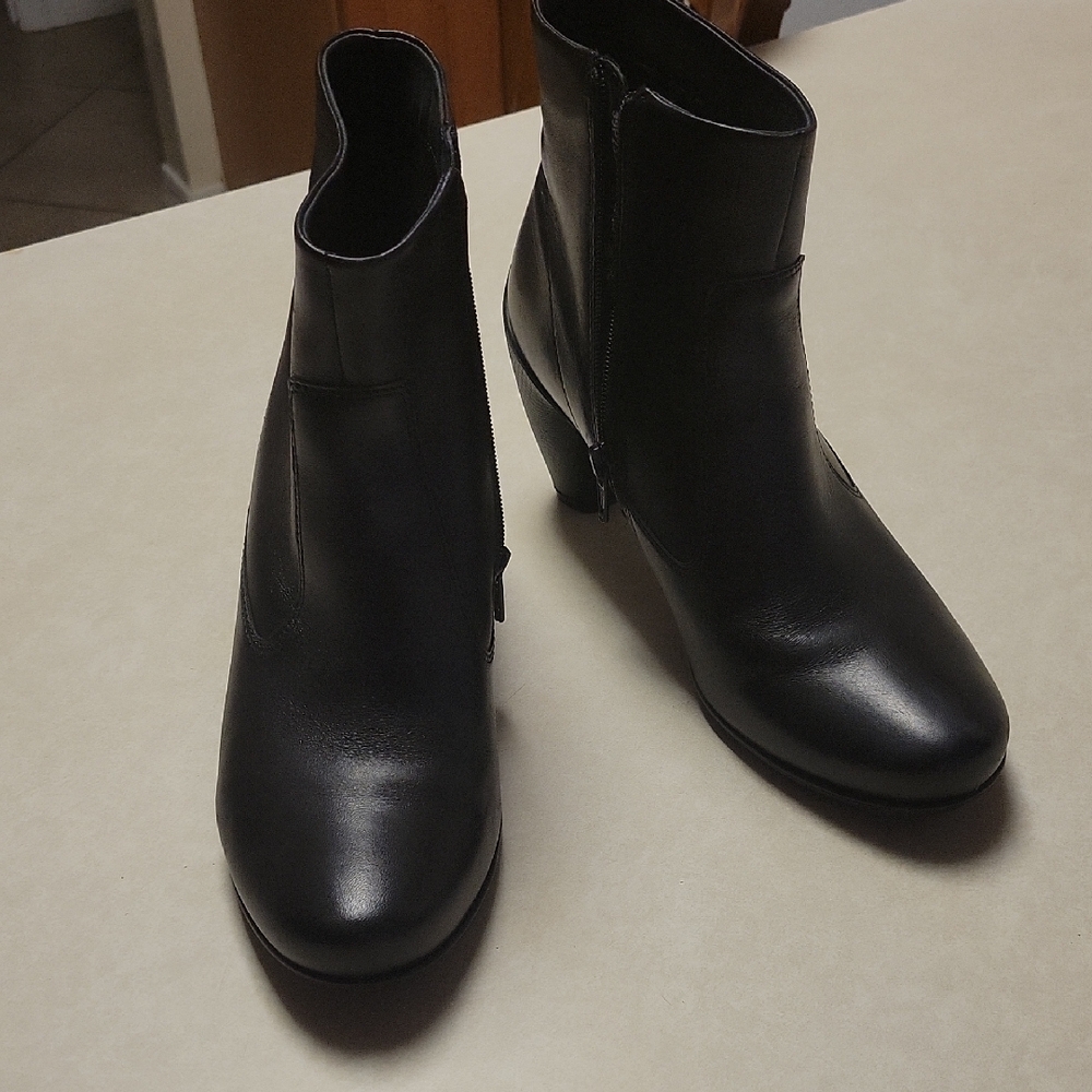 Ecco Sleek Black Ankle Booties